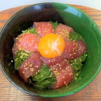 めかぶとマグロの丼